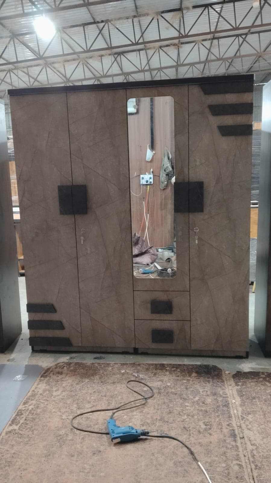 4 door wardrobe 75x16x64