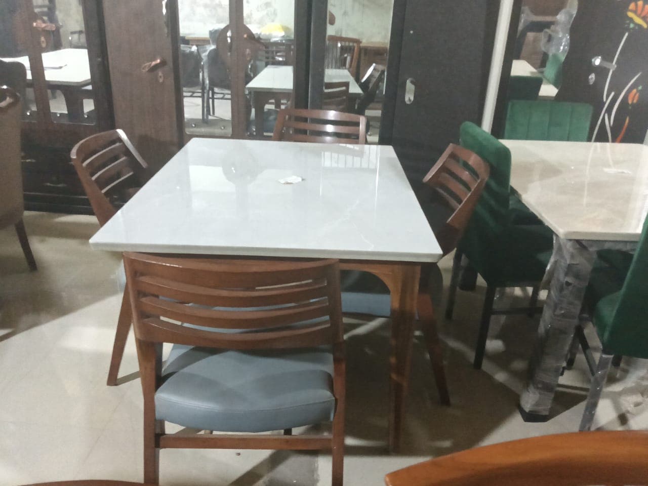 WODDEN DINING TABLE 4 SEATER