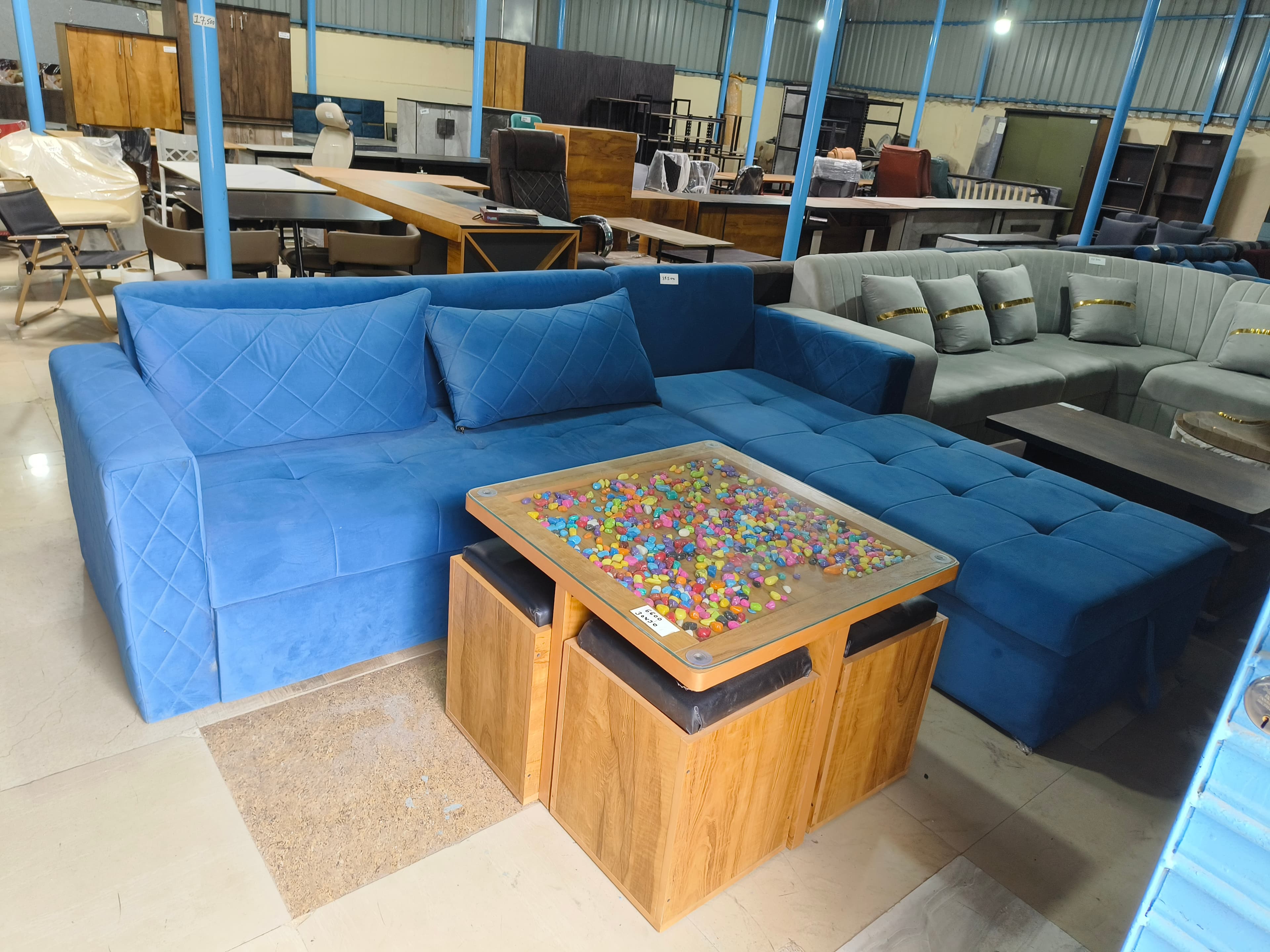 Sofa cumbed with storage