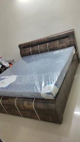 Head storage brown colour