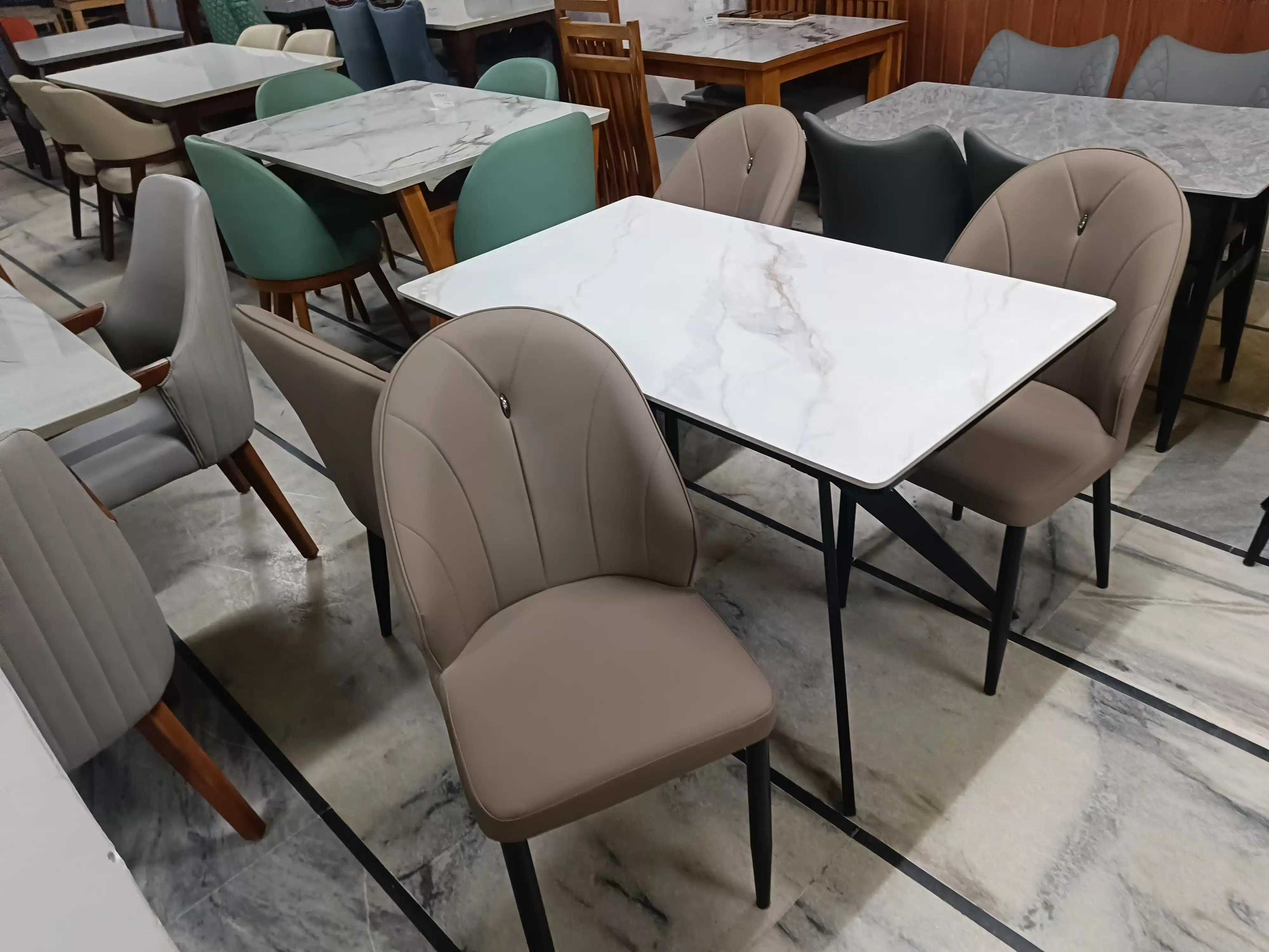 Imp dining table 807